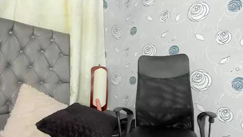 Luna Eva online show from 01.15.25