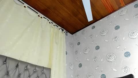 Luna Eva online show from 01.22.25