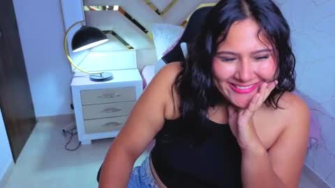 Luna  Jonez  online show from 11.28.25