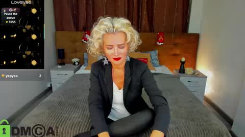 luna_lew1s online show from 12.17.25