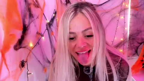 Luna Marquez online show from 10.28.25