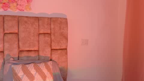 Snapshot of luna_ocampo chatting on 09.09.25 online show from 09.09.25