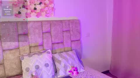 Snapshot of luna_ocampo chatting on 09.12.25 online show from 09.12.25