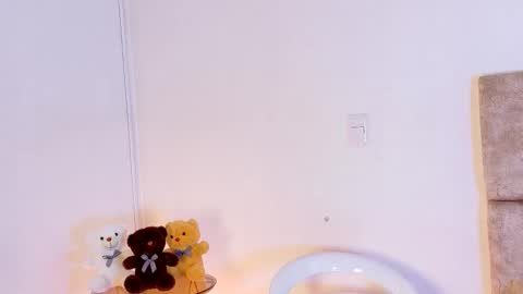 Snapshot of luna_ocampo chatting on 11.13.25 online show from 11.13.25