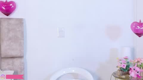 Snapshot of luna_ocampo chatting on 12.19.25 online show from 12.19.25