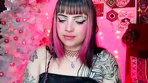 Snapshot of luna_ray420 chatting on 12.21.24 MISS LUNA  online show from 12.21.24