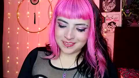 Snapshot of luna_ray420 chatting on 01.25.25 MISS LUNA  online show from 01.25.25
