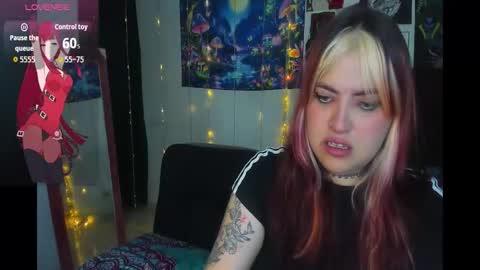 Snapshot of luna_ray420 chatting on 10.20.25 MISS LUNA  online show from 10.20.25
