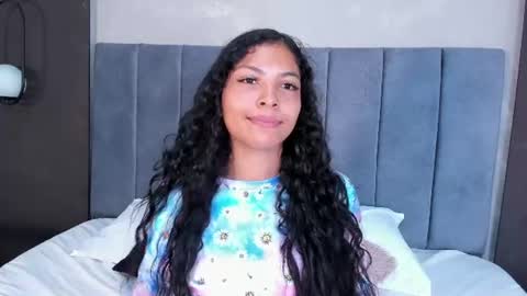 Snapshot of luna_varela_ chatting on 06.17.26 luna_varela_ online show from 06.17.26