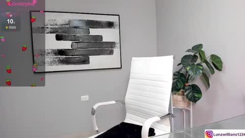 Snapshot of luna_willians chatting on 02.18.25 luna online show from 02.18.25