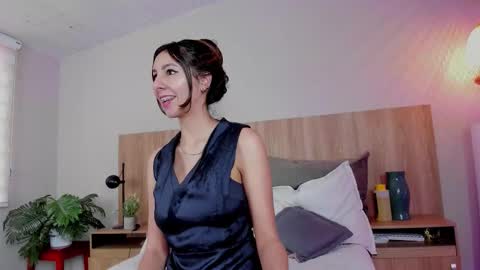 Snapshot of luna_willians chatting on 10.15.25 luna online show from 10.15.25