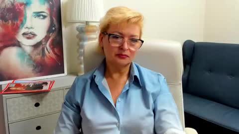 L u n a online show from 04.15.26