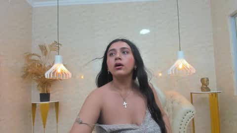 Luna Abril  online show from 03.05.26