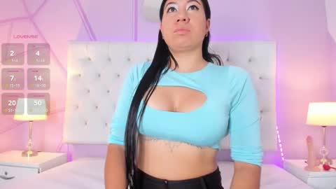 lunaa_hart online show from 11.11.25