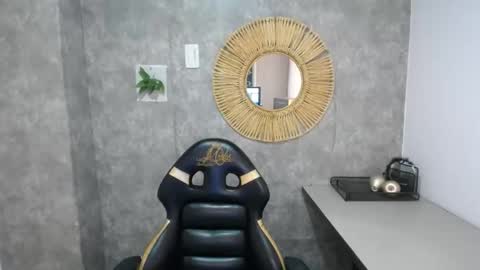 lunaa_m_ online show from 02.05.25