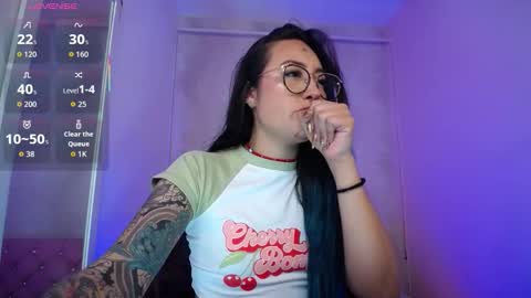 Snapshot of lunaaponte chatting on 11.28.25 LUNA online show from 11.28.25