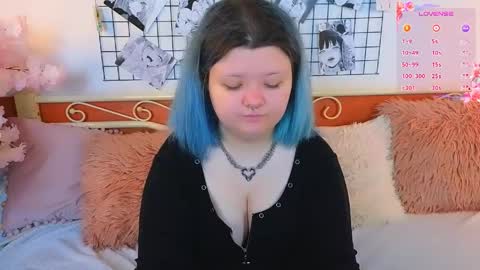 Snapshot of lunaar_ chatting on 05.17.26 Luna online show from 05.17.26