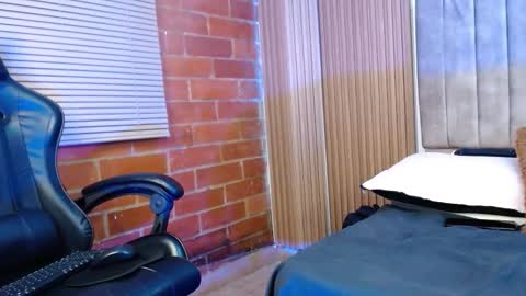 Snapshot of lunaartistry chatting on 12.04.25 Luna online show from 12.04.25