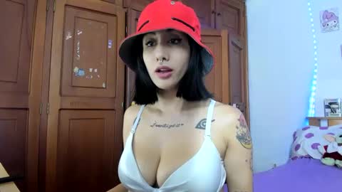 Snapshot of lunacristal_moon chatting on 09.12.25 lunacristal_moon online show from 09.12.25