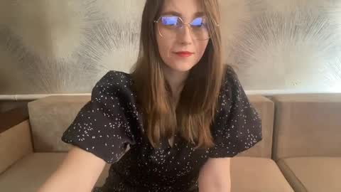 lunafeather online show from 04.01.26