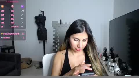 Snapshot of lunagardners chatting on 09.13.25 lunagardners online show from 09.13.25