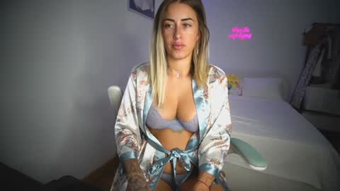 Snapshot of lunaink_ chatting on 09.26.25 Laura online show from 09.26.25