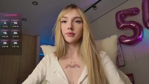 Snapshot of lunainnk chatting on 11.17.25 Luna online show from 11.17.25