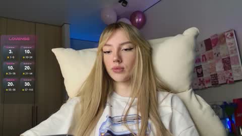 Snapshot of lunainnk chatting on 11.25.25 Luna online show from 11.25.25