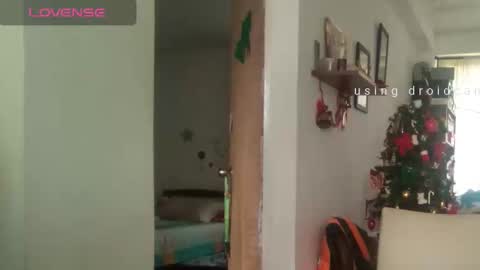 Snapshot of lunamoon_17 chatting on 12.03.24 LUNA online show from 12.03.24