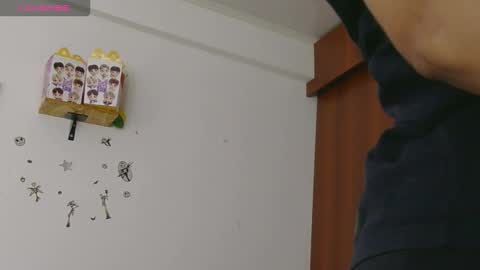 Snapshot of lunamoon_17 chatting on 10.01.25 LUNA online show from 10.01.25