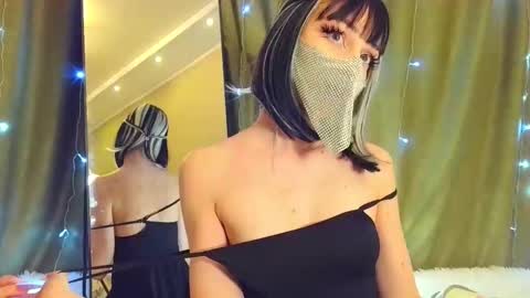 Snapshot of lunanyan chatting on 12.15.25 Luna online show from 12.15.25