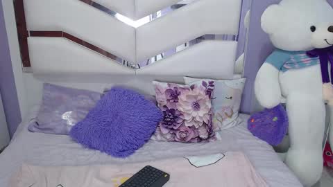 Snapshot of lunaoliveros chatting on 12.15.25 Luna online show from 12.15.25