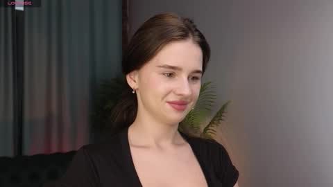 lunaolivia_ online show from 09.22.25