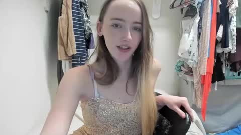 Snapshot of lunapixie2020 chatting on 12.27.24 lunapixie2020 online show from 12.27.24