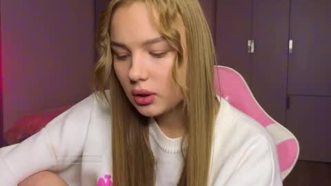 Snapshot of lunar_flare chatting on 11.09.25 Luna online show from 11.09.25