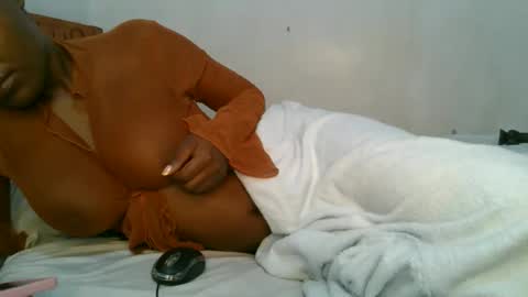 Snapshot of lunargoddess45 chatting on 11.25.25 lunargoddess45 online show from 11.25.25