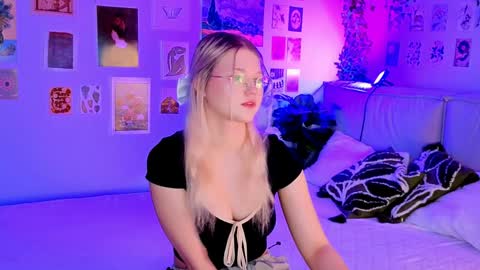 lunariafox online show from 04.09.26