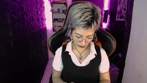 Snapshot of lunarichy chatting on 02.11.26 lunarichy online show from 02.11.26