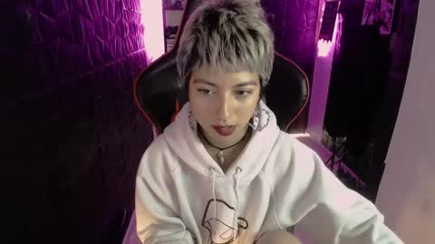 Snapshot of lunarichy chatting on 02.23.26 lunarichy online show from 02.23.26