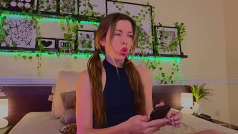 Luna Rishi online show from 03.11.25