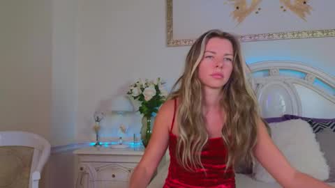 Luna Rishi online show from 09.17.25