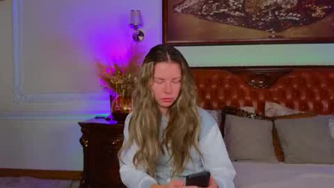 Luna Rishi online show from 11.17.25