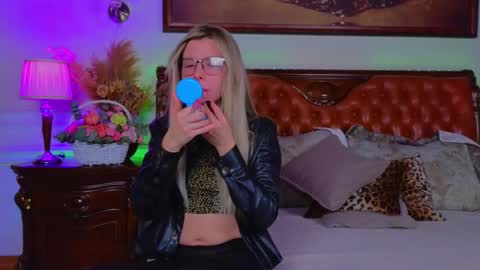 Luna Rishi online show from 02.04.26