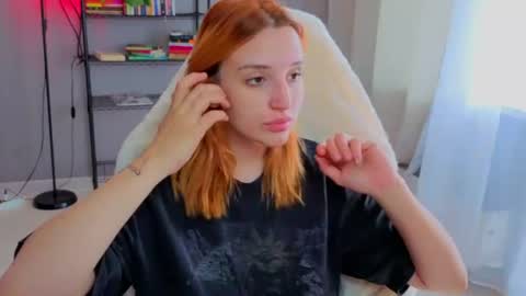 Snapshot of lunatale chatting on 07.10.26 Kate online show from 07.10.26