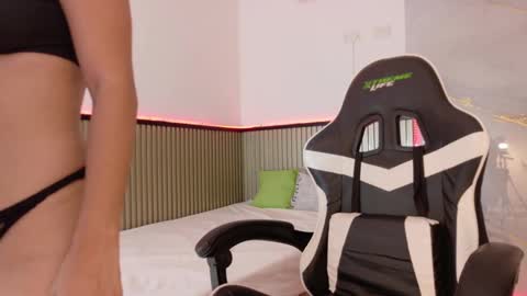 Snapshot of lunataylorr chatting on 10.18.25 lunataylorr online show from 10.18.25