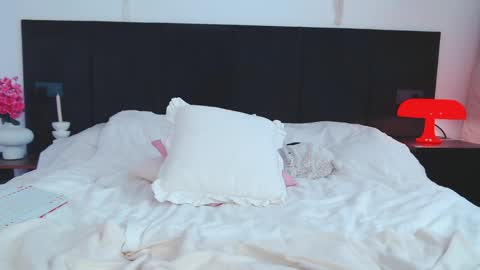 LunaticaBae online show from 04.11.26