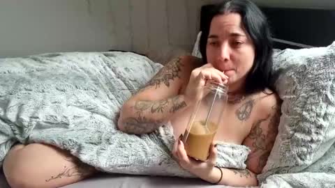 Snapshot of lunaticminx chatting on 01.22.25 Luna powered by bitch dust online show from 01.22.25