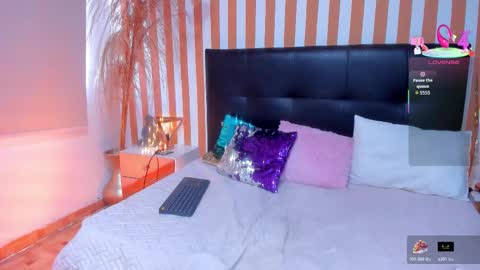 Luna Toledo online show from 11.27.25