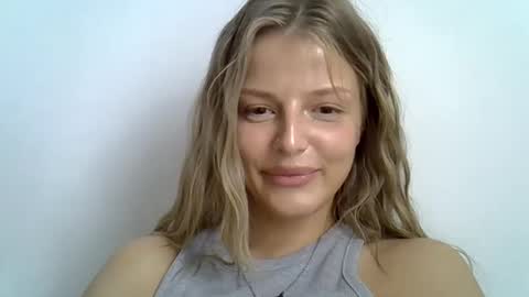 Snapshot of lunav7 chatting on 09.09.25 Luna  online show from 09.09.25