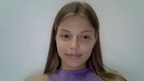 Snapshot of lunav7 chatting on 09.21.25 Luna  online show from 09.21.25